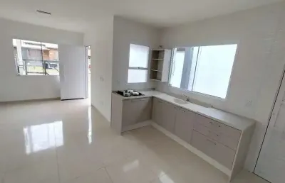 Casa de 02 quartos, com 69m², sendo 1 suíte, 2 vagas, churrasqueira, no village em capão