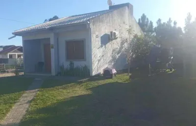 Casa com 2 quartos, demais peças, pode financiar, no village, em capão novo