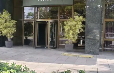 Sala comercial à venda na Avenida Borges de Medeiros, 2105, Praia de Belas, Porto Alegre