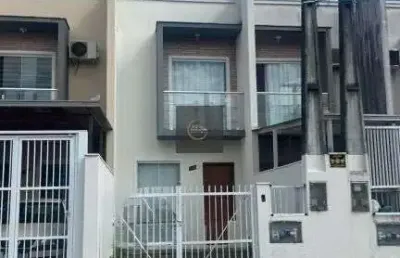 Casa / sobrado para venda, no bairro santa ctarina em joinville