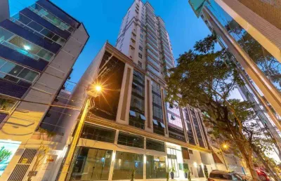 O apartamento 3 suites e 3 vagas, no edifício san valentin no centro de bc