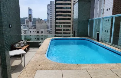 Cobertura duplex, 1 por andar, com piscina no centro