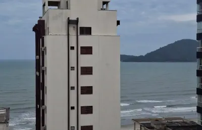 Quadra mar 3 suítes, sacada com churrasqueira carvão e vista do mar permanente!