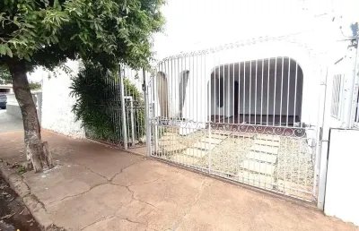 Casa com 3 quartos para alugar na Avenida Doutor Fontes, X, Jaboticabal