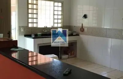 Casa charmosa com churrasqueira e espaço multiuso em panorama: oportunidade única!