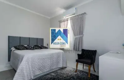 Casa térrea,  com 3 dormitórios,  sendo 1 suíte, a  cozinha, sala de jantar e salade estar/tv são integradas, 1 banheiro social, toda mobiliada com planejados sob medida, amplo qui