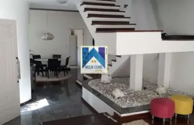 Com 3 dormitórios, sendo 3 suítes, possui 4 banheiros, 2 vagas de garagem, 2 salas.