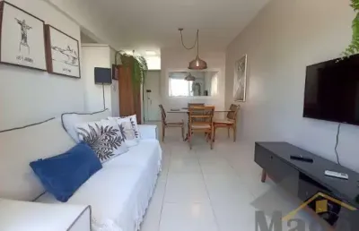 Apartamento reformado com 02 dormitórios em prédio com lazer para locação na praia do tombo - ref.: 6070