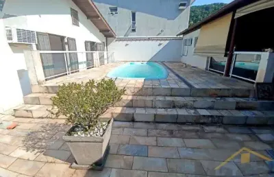 Casa terrea com 03 dormitórios e piscina á venda no jardim guaiuba - ref.: 5954