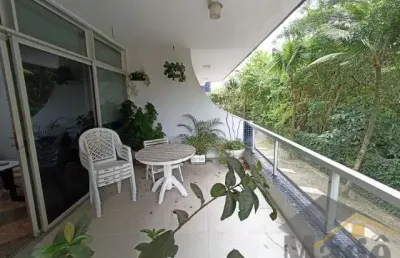 Apartamento lado praia à venda com 03 dormitórios e lazer no prédio na praia da enseada - ref.: 5908