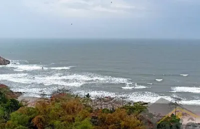 Cobertura duplex com linda vista para o mar à venda na praia do tombo - ref.: 5398