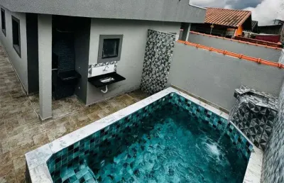 Casa com 2 quartos e piscina lindo acabamento em itanhaém!