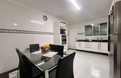 Sobrado com 3 dormitórios e planejados no caiçara !