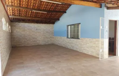Casa ampla com quintal grande no solemar em praia grande -sp
