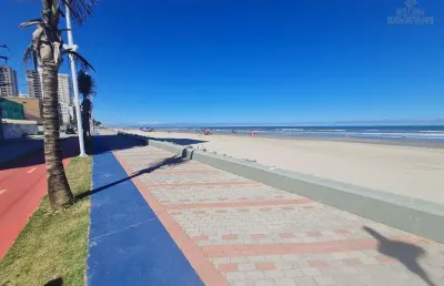 Aptos incríveis novos com 2 quartos, suite, frente mar no centro de mongaguá