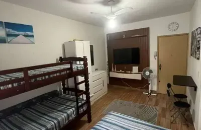 Kitnet com 1 dormitório, mobiliado, 250 mts da praia, na aviação, praia grande