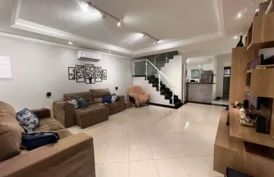 Sobrado localizado em praia grande, 2 quartos, incluindo 1 suíte, 121m².