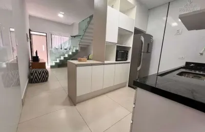 Casa assobradada em condomínio, bairro maracanã – a 300 metros da praia