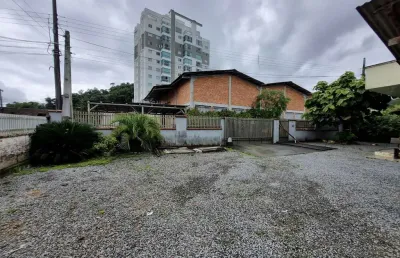 Terreno grande para construção localizado no bairro barra do rio molha