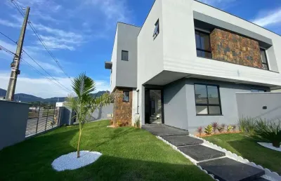Sobrado geminado à venda com 1 suite + 2 dormitórios no bairro três rios do sul