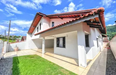 Casa à venda em jaraguá do sul com 3 quartos sendo 1 suíte – bairro jaraguá esquerdo