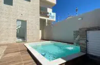 Casa sobreposta no balneário paranapuan, em itanhaém - lado praia, em rua calçcada.