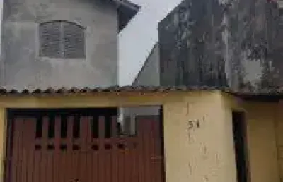 Casa no bairro suarão, em itanhaém - localizada lado serra, em rua calçada.