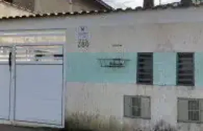 Casa no bairro tupy, em itanhaém - localizado lado praia, em rua calçada.