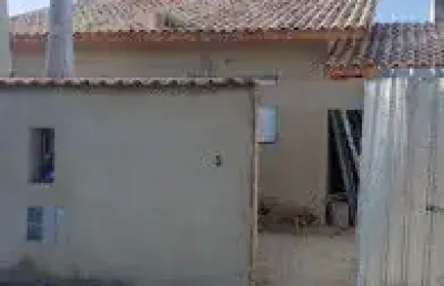 Casa no bairro bopiranga, em itanhaém - ficando lado praia, em rua calçada.