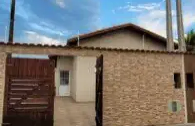 Casa no bairro umuarama, em itanhaém - localizado lado serra, em rua calçada.