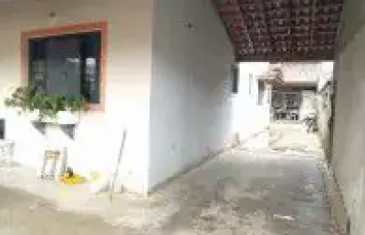 Casa no bairro balneário gaivota, em itanhaém - localizado lado praia, em rua calçada.