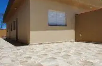 Casa no bairro jardim itapel, em itanhaém - localizado lado serra, em rua calçada.