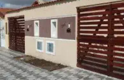 Casa no bairro tupy, em itanhaém - localizada lado serra, em rua de terra.