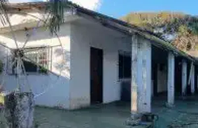 Casa no bairro jardim marambá 1, em itanhaém - localizado lado praia, em rua de terra.