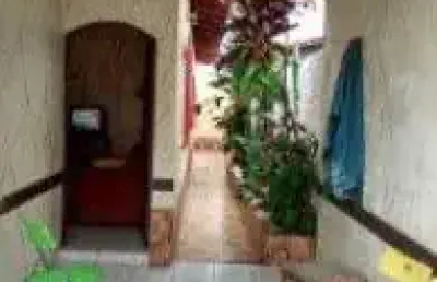 Casa no bairro campo elíseos, em itanhaém - localizado lado serra, em rua calçada.