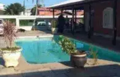 Casa no bairro cibratel 1, em itanhaém - sendo lado praia, em rua calçada.