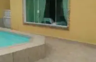 Casa no bairro jardim imperador, em praia grande - sendo lado praia, com acesso pavimentado.