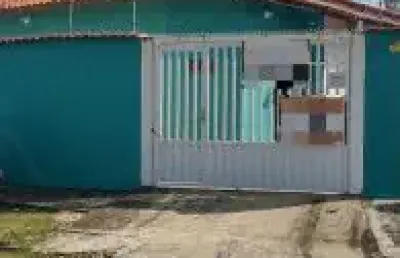 Casa no bairro bopiranga, em itanhaém - sendo lado praia à 1.500 metros do mar, em rua calçada.