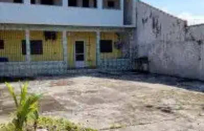 Casa no bairro balneário gaivota, em itanhaém - sendo lado praia, em rua asfaltada.