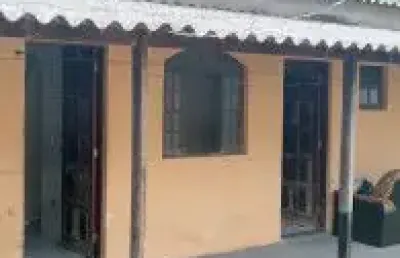Casa no bairro balneário gaivota, em itanhaém - sendo lado serra.