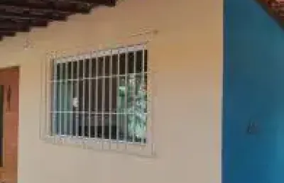 Casa no bairro balneário gaivota, em itanhaém - sendo lado praia, em rua calçada.