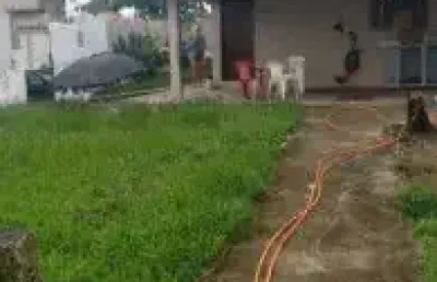 Casa no bairro jardim das palmeiras, em itanhaém - sendo lado praia, em rua calçada.