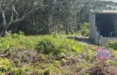 Terreno na estância santa cruz em itanhaém - sendo lado praia, em rua de terra.