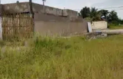 Excelente terreno no bairro jardim das palmeiras, em itanhaém - lado praia, em rua de terra.