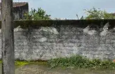 Excelente terreno no bairro balneário gaivota, em itanhaém - sendo lado praia, em rua calçada.