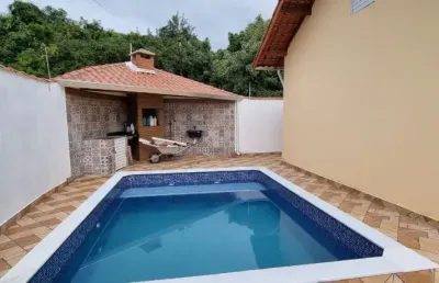 Casa à venda no bairro jardim jamaica, em itanhaém * possui piscina e churrasqueira - aceita financiamento bancário!