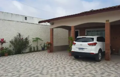 Ótima casa à venda no bairro cibratel 2, em itanhaém ** localizada lado praia, em rua calçada; possui piscina e churrasqueira.