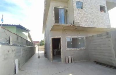 Ótima casa à venda no bairro tupy, em itanhaém * lado praia, em rua calçada; aceita financiamento bancário!