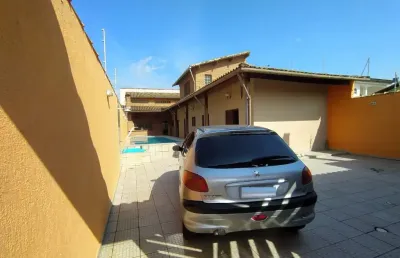 Excelente casa à venda no bairro jardim jamaica, em itanhaém ** localizada lado praia, em rua calçada.