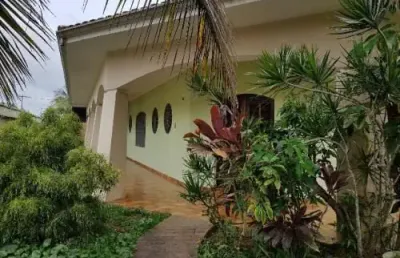 Excelente casa à venda no bairro praia do sonho, em itanhaém ** sendo lado praia, em rua calçada.
